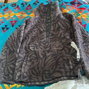 Billabong switchback pullover